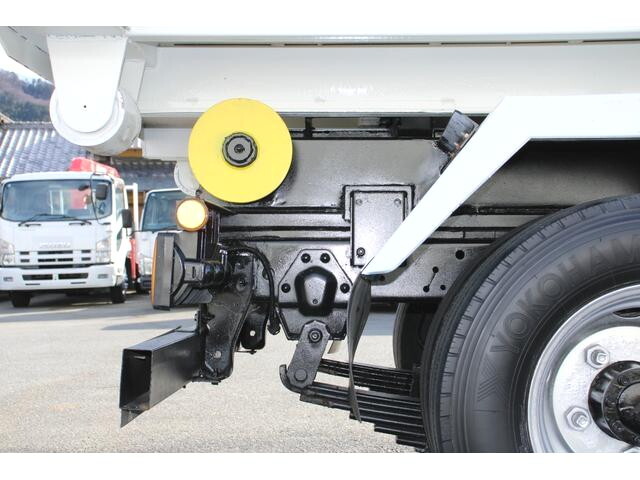 いすゞエルフコンテナ専用車小型（2t・3t）[写真25]