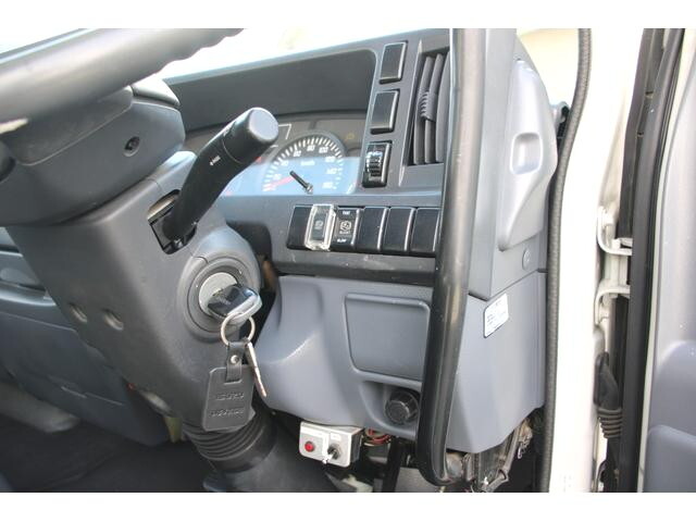 いすゞエルフコンテナ専用車小型（2t・3t）[写真34]