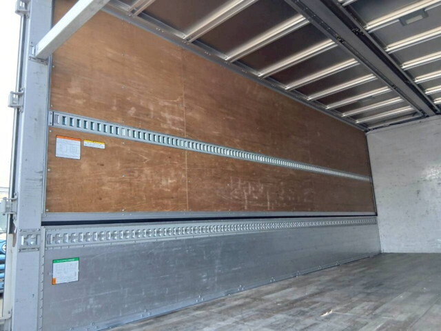 いすゞフォワードアルミウイング中型（4t）[写真10]