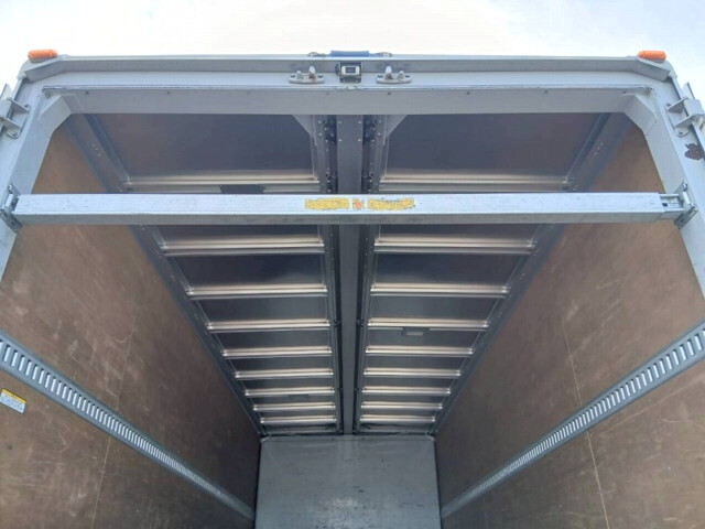 いすゞフォワードアルミウイング中型（4t）[写真12]