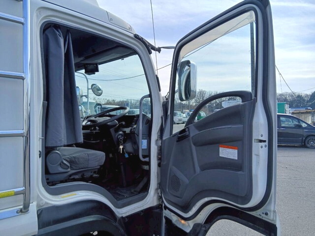 いすゞフォワードアルミウイング中型（4t）[写真38]