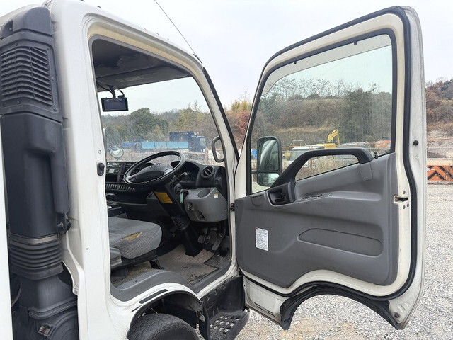 日野デュトロ冷凍車（冷蔵車）小型（2t・3t）[写真27]