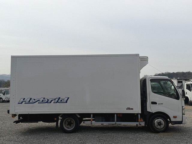 日野デュトロ冷凍車（冷蔵車）小型（2t・3t）[写真06]