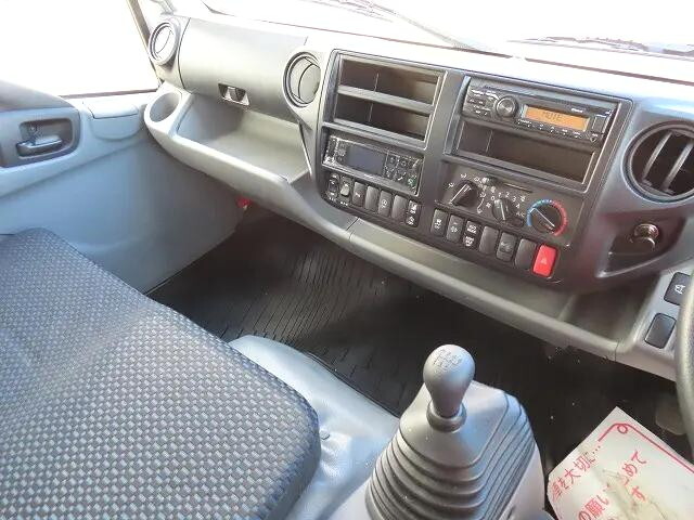 日野デュトロ冷凍車（冷蔵車）小型（2t・3t）[写真13]