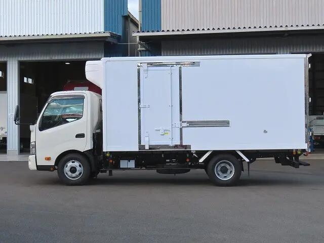 日野デュトロ冷凍車（冷蔵車）小型（2t・3t）[写真03]
