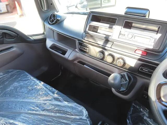 三菱ふそうキャンター平ボディ小型（2t・3t）[写真13]