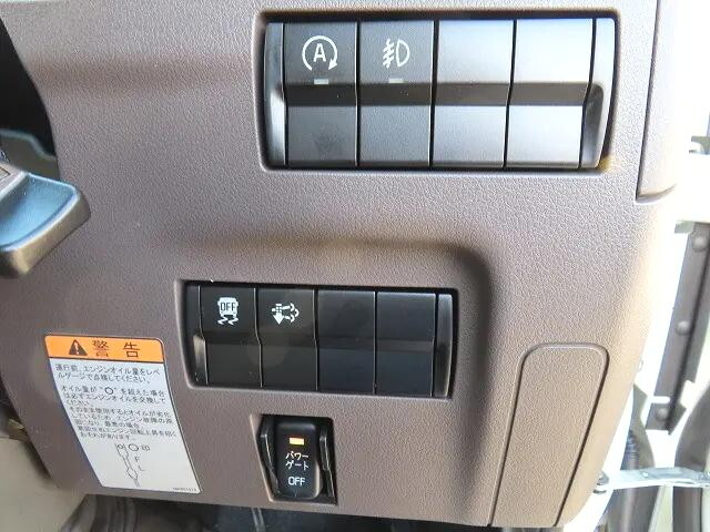 三菱ふそうキャンター平ボディ小型（2t・3t）[写真14]