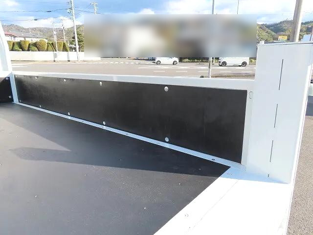 三菱ふそうキャンター平ボディ小型（2t・3t）[写真25]