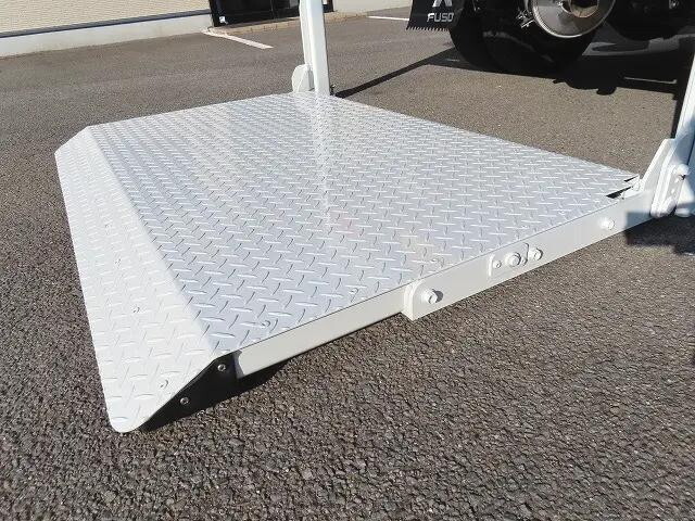 三菱ふそうキャンター平ボディ小型（2t・3t）[写真28]