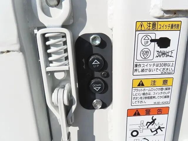 三菱ふそうキャンター平ボディ小型（2t・3t）[写真29]