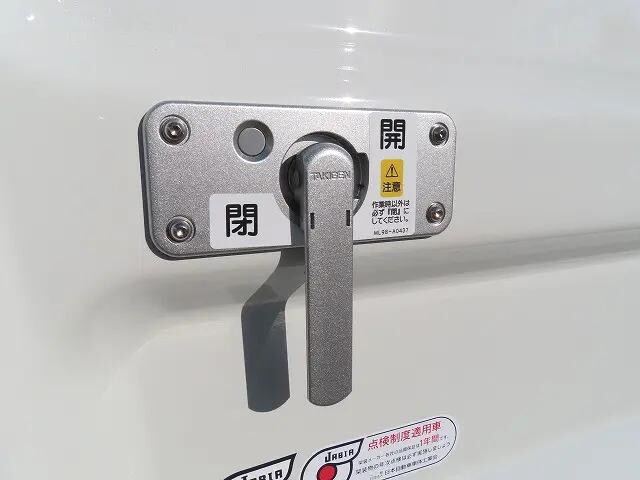 三菱ふそうキャンター平ボディ小型（2t・3t）[写真30]