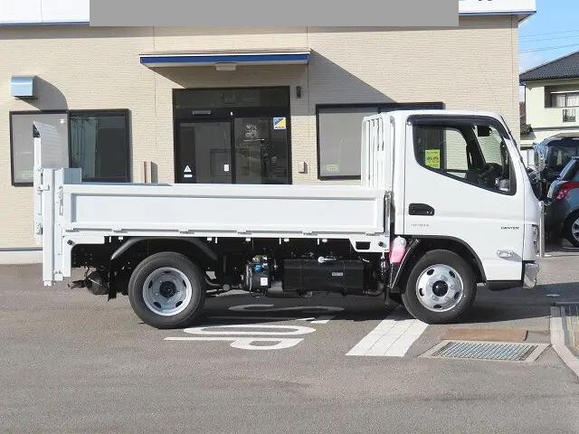 三菱ふそうキャンター平ボディ小型（2t・3t）[写真04]