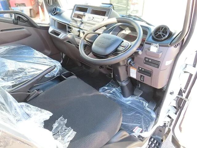 三菱ふそうキャンター平ボディ小型（2t・3t）[写真09]