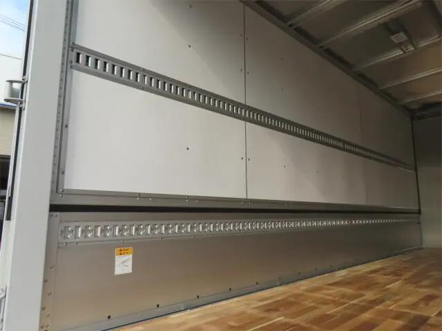 三菱ふそうファイターアルミウイング中型（4t）[写真22]