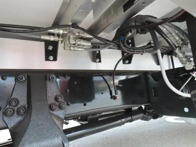 三菱ふそうファイターアルミウイング中型（4t）[写真36]