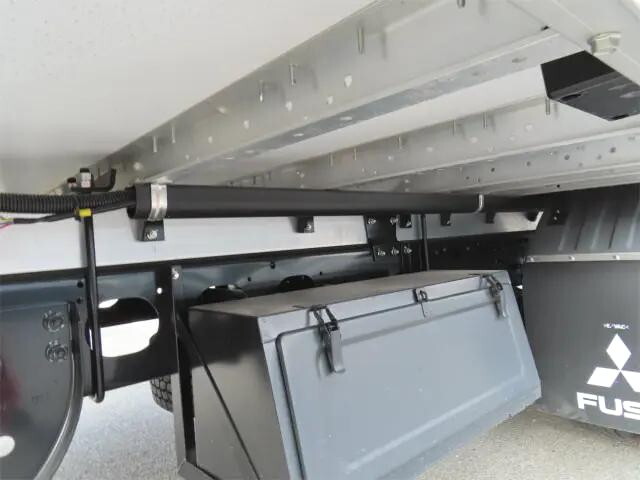 三菱ふそうファイターアルミウイング中型（4t）[写真38]