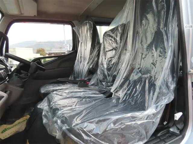 三菱ふそうキャンターダブルキャブ（Wキャブ）小型（2t・3t）[写真11]