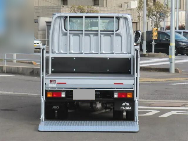 三菱ふそうキャンターダブルキャブ（Wキャブ）小型（2t・3t）[写真07]