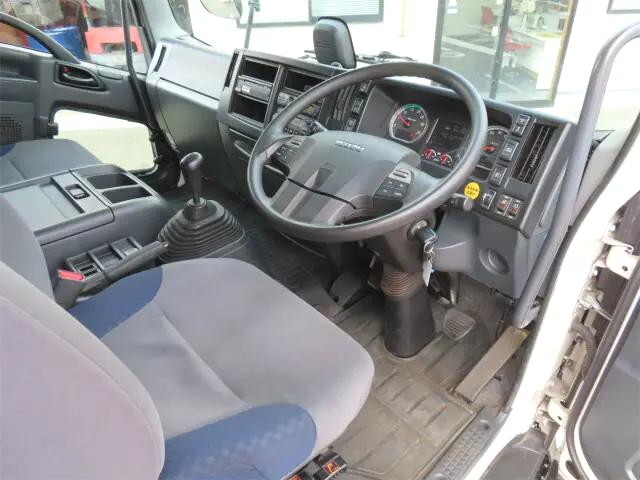 いすゞフォワードアルミウイング増トン（6t・8t）[写真08]