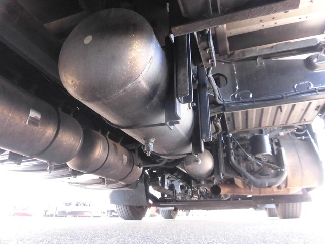 いすゞギガアルミウイング大型（10t）[写真10]