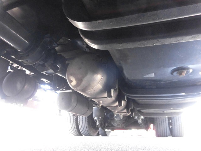 いすゞギガアルミウイング大型（10t）[写真11]