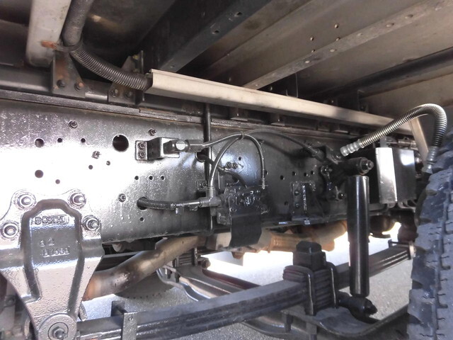 いすゞギガアルミウイング大型（10t）[写真12]