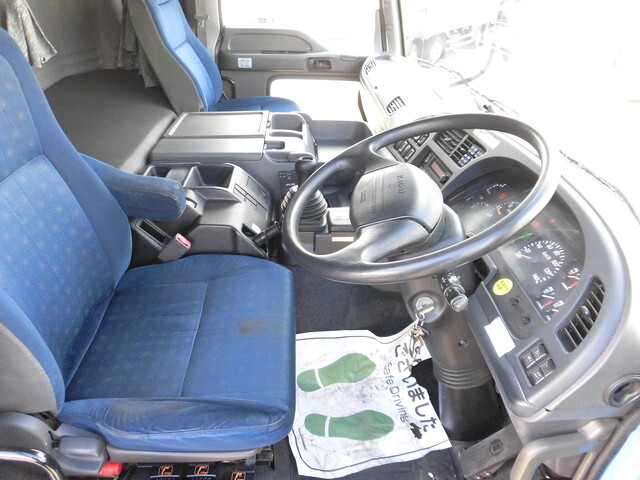 いすゞギガアルミウイング大型（10t）[写真17]