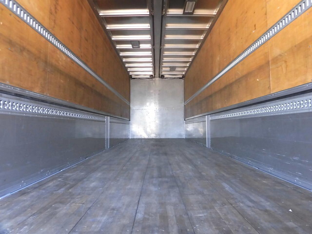 いすゞギガアルミウイング大型（10t）[写真08]