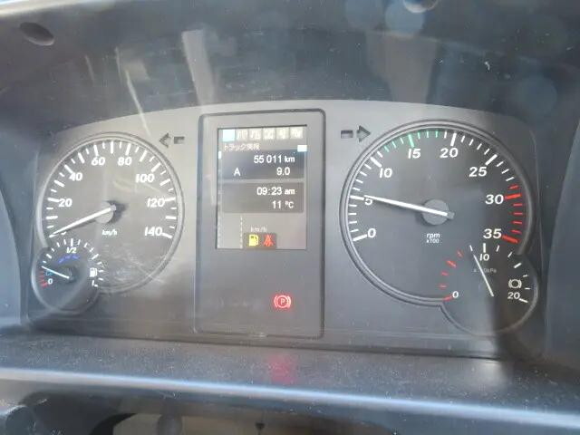 三菱ふそうファイター平ボディ増トン（6t・8t）[写真10]