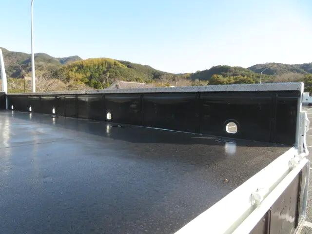 三菱ふそうファイター平ボディ増トン（6t・8t）[写真26]