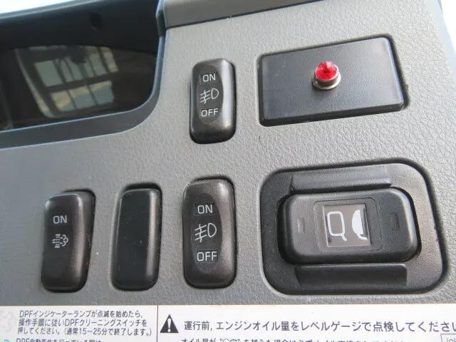 三菱ふそうファイタークレーン4段増トン（6t・8t）[写真12]