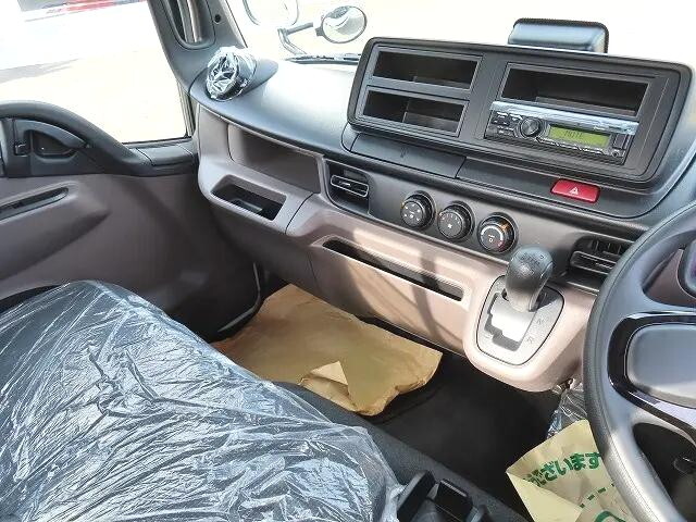 三菱ふそうキャンター平ボディ小型（2t・3t）[写真15]