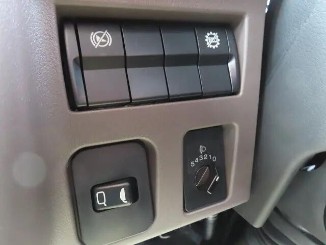 三菱ふそうキャンター平ボディ小型（2t・3t）[写真16]