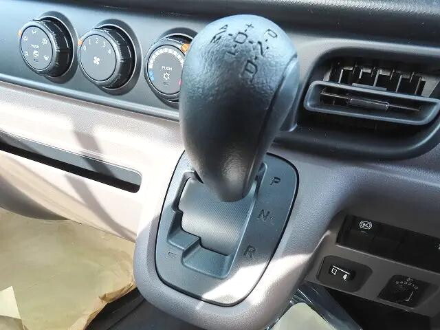 三菱ふそうキャンター平ボディ小型（2t・3t）[写真19]