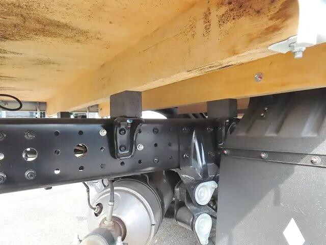 三菱ふそうキャンター平ボディ小型（2t・3t）[写真35]