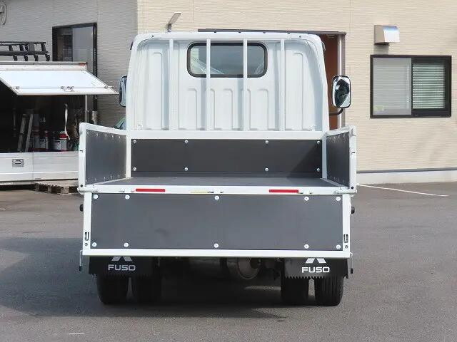 三菱ふそうキャンター平ボディ小型（2t・3t）[写真08]