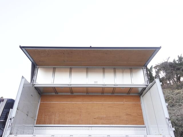 三菱ふそうファイターアルミウイング中型（4t）[写真13]