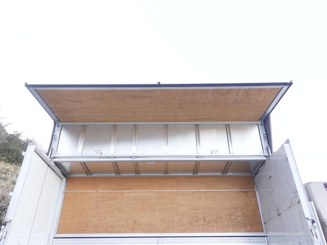 三菱ふそうファイターアルミウイング中型（4t）[写真14]