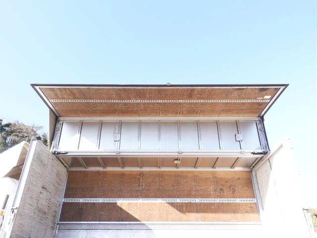 いすゞフォワードアルミウイング中型（4t）[写真12]