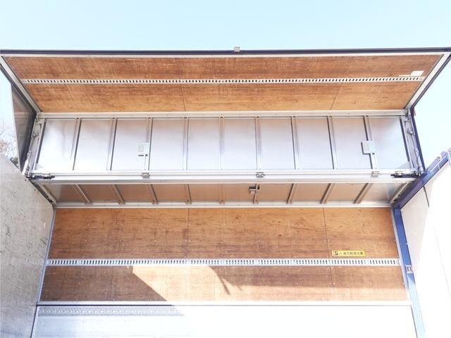 いすゞフォワードアルミウイング中型（4t）[写真11]