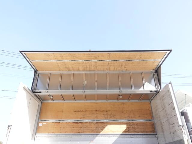 日野レンジャーアルミウイング中型（4t）[写真12]