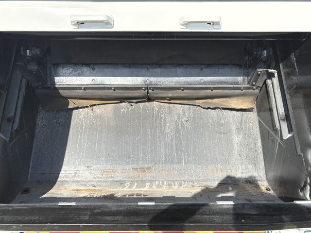 いすゞエルフパッカー車（塵芥車）小型（2t・3t）[写真10]