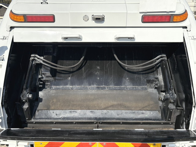 いすゞエルフパッカー車（塵芥車）小型（2t・3t）[写真11]