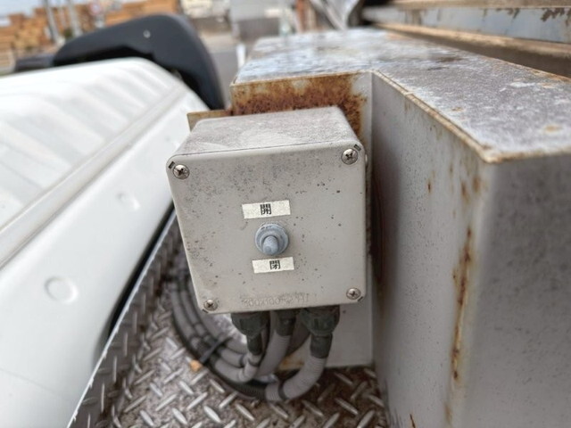 日野プロフィアバルク車（粉粒体運搬車）大型（10t）[写真12]