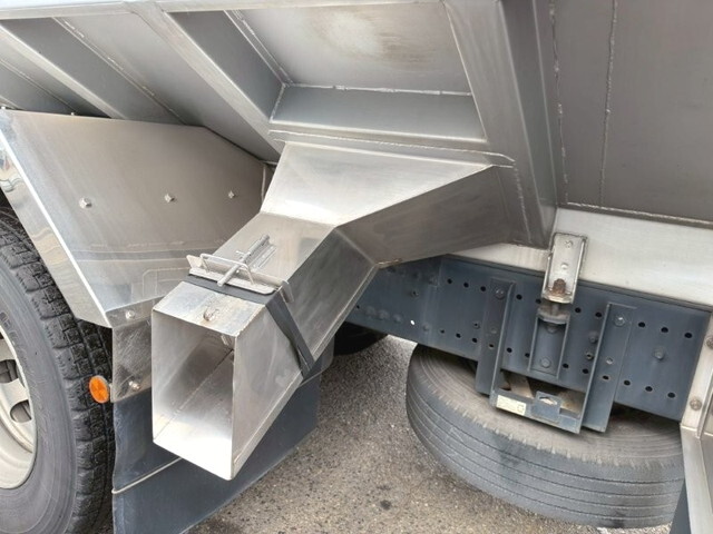 日野プロフィアバルク車（粉粒体運搬車）大型（10t）[写真15]