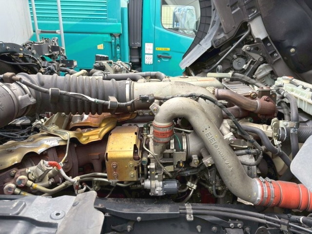 日野プロフィアバルク車（粉粒体運搬車）大型（10t）[写真24]