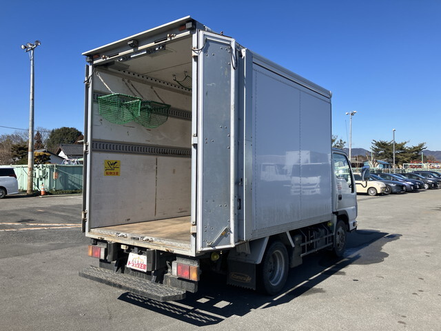いすゞエルフパネルバン小型（2t・3t）[写真11]