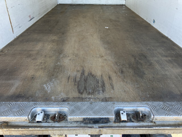 いすゞエルフパネルバン小型（2t・3t）[写真16]