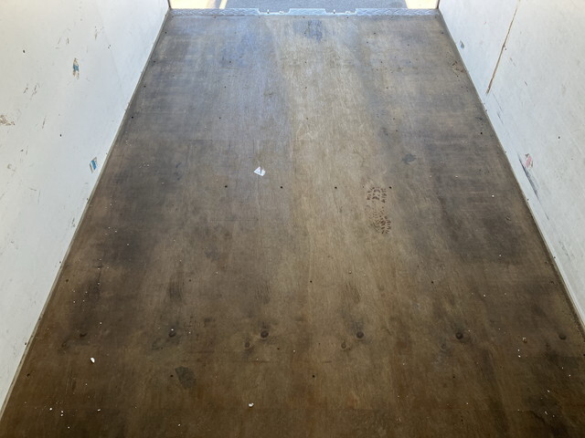 いすゞエルフパネルバン小型（2t・3t）[写真17]