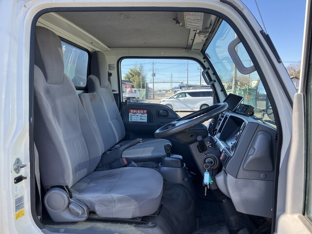 いすゞエルフパネルバン小型（2t・3t）[写真32]